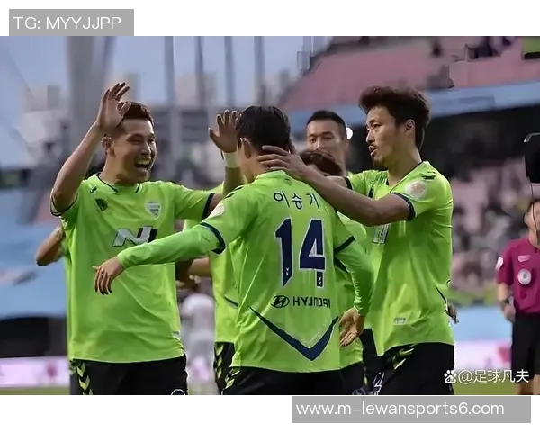 光州足球队与全北现代队的激烈对决展现了韩国足球的魅力与竞争力